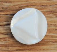 Valkoinen kuviollinen nappi, 14 mm