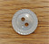 Valkoinen kuviollinen nappi, 14 mm