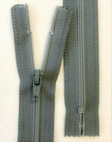 6 mm vetoketju, pituus 18 cm, 11 väriä