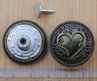 Sydänkuvioinen metallinappi, 25 mm