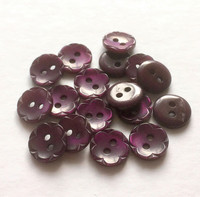 Violetti kukkareunainen nappi, 13 mm