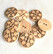 Kuviollinen puunappi, 23 mm