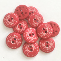 Punainen nappi handmade-tekstillä, 18 mm