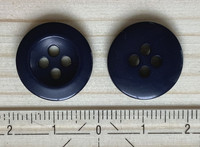 Tummansininen nappi, 17 mm