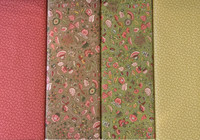 Pienikuviollinen puuvillakangas Coraline Strwberry 550 E