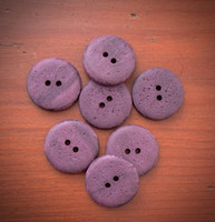 Pyöreä punertavanvioletti nappi, 23 mm