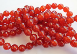 Kivihelmi Jade värjätty tumma punainen pyöreä 8 mm (20 kpl/pss)