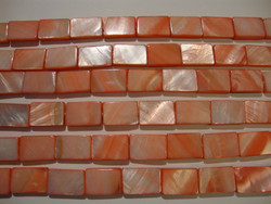 Simpukkahelmi vaalean punainen 10 x 15 mm (n.26kpl/nauha)