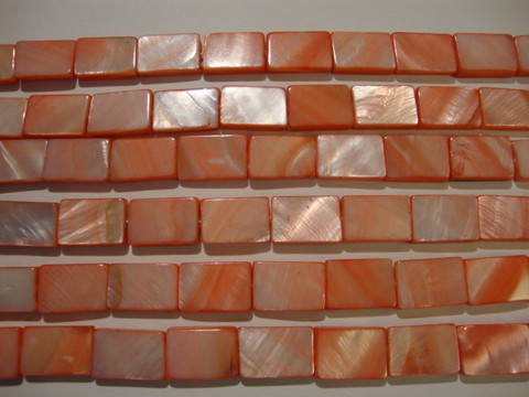 Simpukkahelmi vaalean punainen 10 x 15 mm (n.26kpl/nauha)