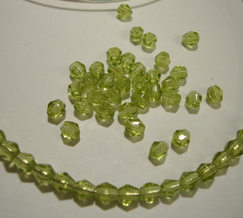 Tsekkiläinen fasettihiottu bicone oliivin vihreä 4 mm (100/pss)
