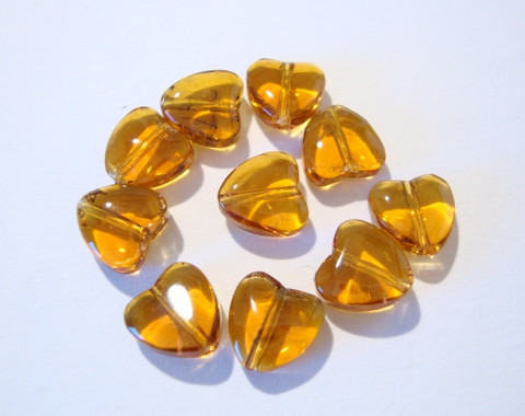 Lasihelmi meripihkanvärinen ruskea sydän 8 mm (20 kpl/pss)