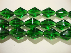 Lasihelmi vihreä pitkä bicone 15x10 mm (n. 20 kpl/nauha)
