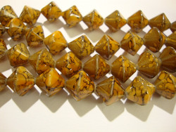Lasihelmi 'Hyrrä' pintavärjätty caramel  ruskea10 mm (20 kpl/pss)