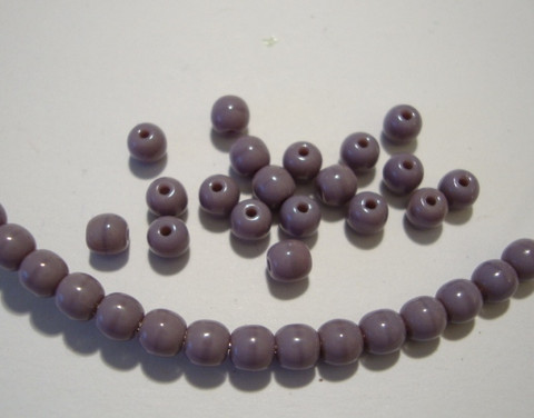 Tsekkiläinen lasihelmi opaakki lila/violetti pyöreä 4 mm (50/pss)