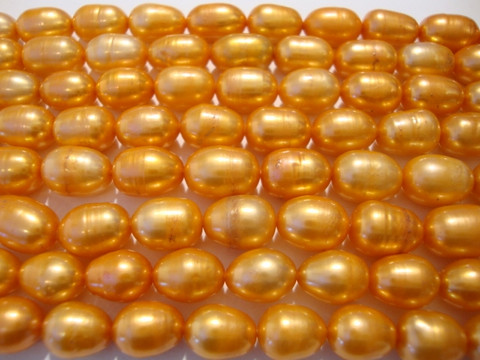 Makeanvedenhelmi syvän oranssi soikea n. 10x6 mm (40 cm nauha)