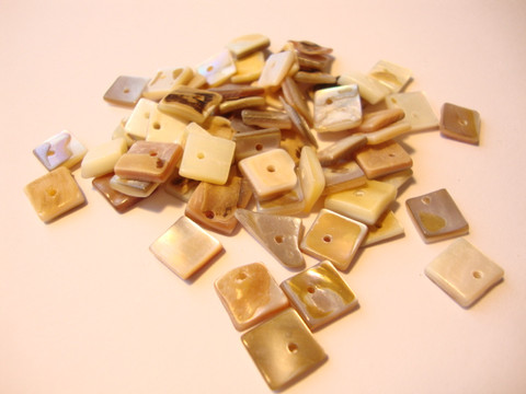 Simpukkahelmi luonnonvärinen n. 10 mm (25 g/pss)