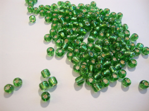 Siemenhelmi vihreä hopeareuna 8/0 3,5 mm (20 g = n. 1000 kpl)