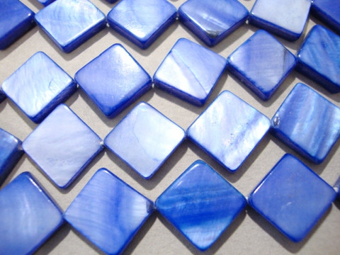 Simpukkahelmi sininen 10 x 10 mm (n.29/nauha)