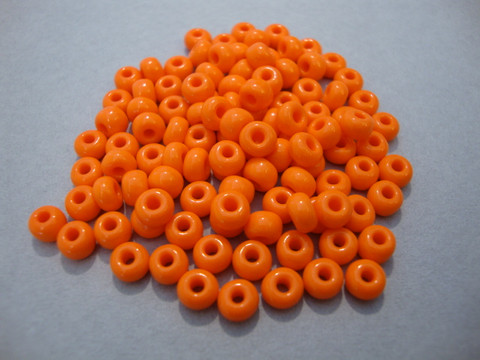 Siemenhelmi oranssi opaakki 5/0 4,5 mm (20 g/pss)