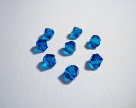 Swarovski kristallihelmi Caprin sininen bicone 5 mm (4/pss)