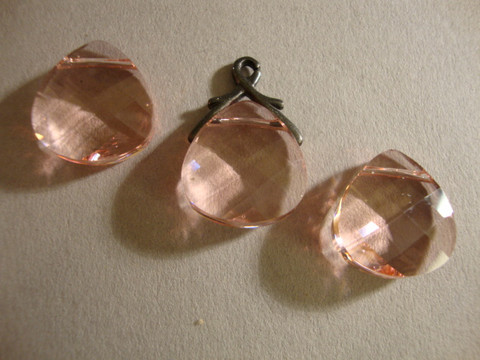 Swarovski kristalli brioletti vaalea punainen (6012) 15 x 14 mm