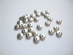 Metallihelmi / välihelmi antiikkihopeoitu 5 x 1,5 mm (20 kpl/pss)