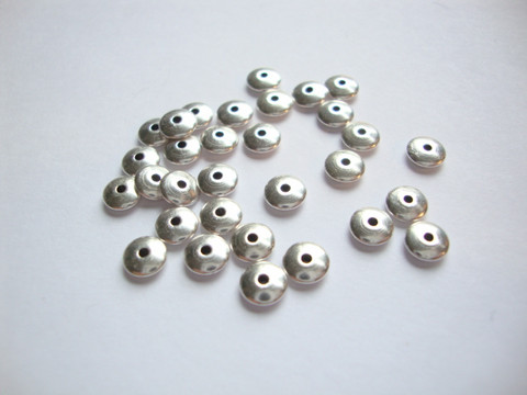 Metallihelmi / välihelmi antiikkihopeoitu 5 x 1,5 mm (20 kpl/pss)