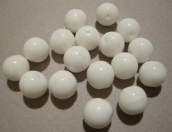 Tsekkiläinen lasihelmi opaakki valkoinen 8 mm (20 kpl/pss)