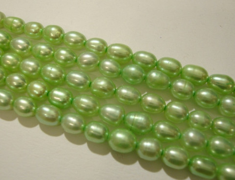 Makeanvedenhelmi vaalea vihreä soikea 6 x 5 mm (37 cm nauha)