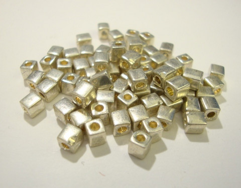 Miyuki siemenhelmi kuutio 3.5-3.7 mm opaakki metalli hopea SB1051 (10 g/pss)