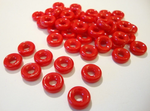 Tsekkiläinen lasihelmi opaakki punainen rondelli 8,5 x 3,5 mm (10/pss)