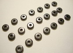 TierraCast Metallihelmi/välihelmi Heishi musta 5 mm (20 kpl/pss)
