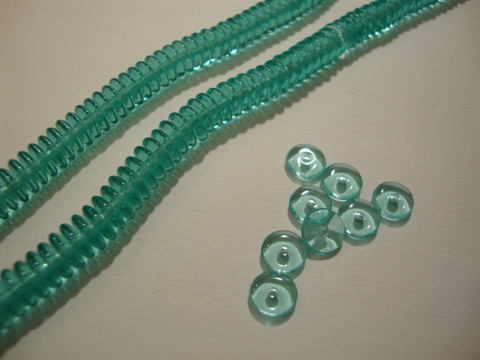 Tsekkiläinen lasihelmi veden vihreä rondelli 6 x 2,5 mm (10 g = n. 100 kpl)
