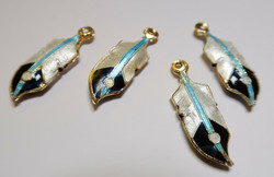 Cloisonne riipus Sulka valkoinen/sininen 31x11 mm