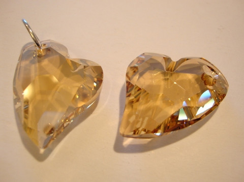 Swarovski kristalli Devoted 2 U -sydänriipus kulta Golden shadow 17 mm