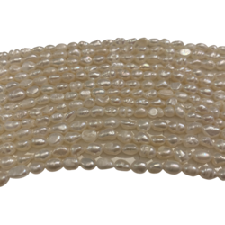 Makeanvedenhelmi 4 - 5 mm valkoinen (34 cm nauha)