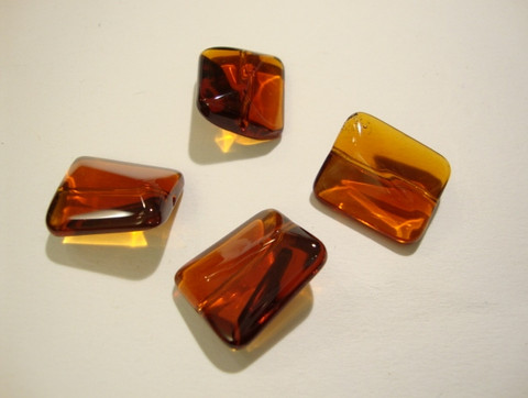 Lasihelmi suorakaide konjakin ruskea 18 x 15 mm (4/pss)