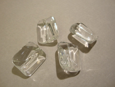 Lasihelmi suorakaide kirkas 18 x 15 mm (4/pss)
