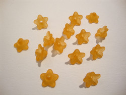 Akryylihelmi pieni kukka oranssi n. 9 mm (10 kpl/pss)