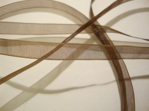 Organzanauha ruskea n. 6 mm leveä (m-erä 2 m)