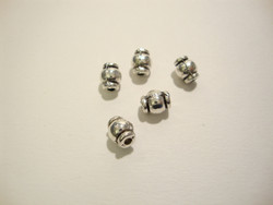 Metallihelmi hopeoitu tynnyri 6 x 5 mm (10 kpl/pss)