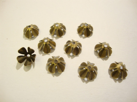 Helmihattu Kukka pronssinvärinen n. 8 mm  (10 kpl/pss)