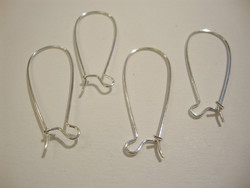 Korvakorukoukku hopeoitu suljettava (kidney earwire) 33 x 13,5 mm (20 kpl/pss)