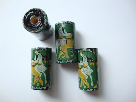 A Puuhelmi Vintage vihreä putki 30 x 16 mm