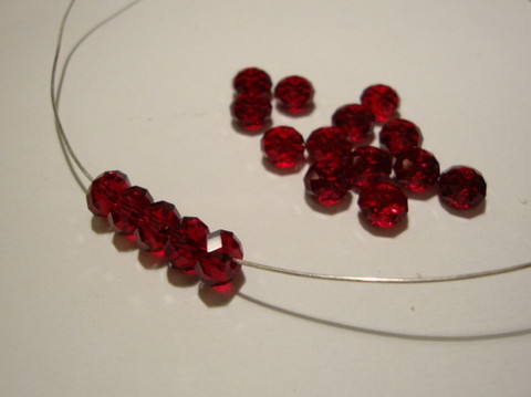 Swarovski kristallihelmi punainen Siam rondelli 4 x 6 mm (4/pss)