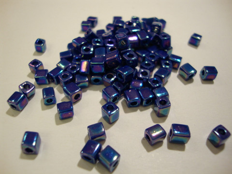 Miyuki siemenhelmi kuutio 3.5-3.7 mm opaakki metalli tumma sini-violetti SB414R (10 g/pss)