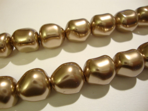 Swarovski barokki helmiäislasihelmi pronssi 12 mm (2 kpl/pss)