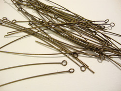 Korupiikki pitkä pronssinvärinen n. 70 x 0,8 mm,  silmukkapää (30 kpl/pss)
