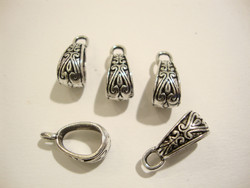 Riipusrengas ripustuslenkillä hopeanvärinen kuvioitu n. 13 x 7 mm (3/pss)