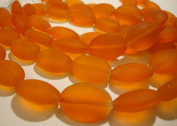 Huurrelasihelmi tangerine (oranssi) ovaali 18 x 13 mm (10-11 kpl/nauha)